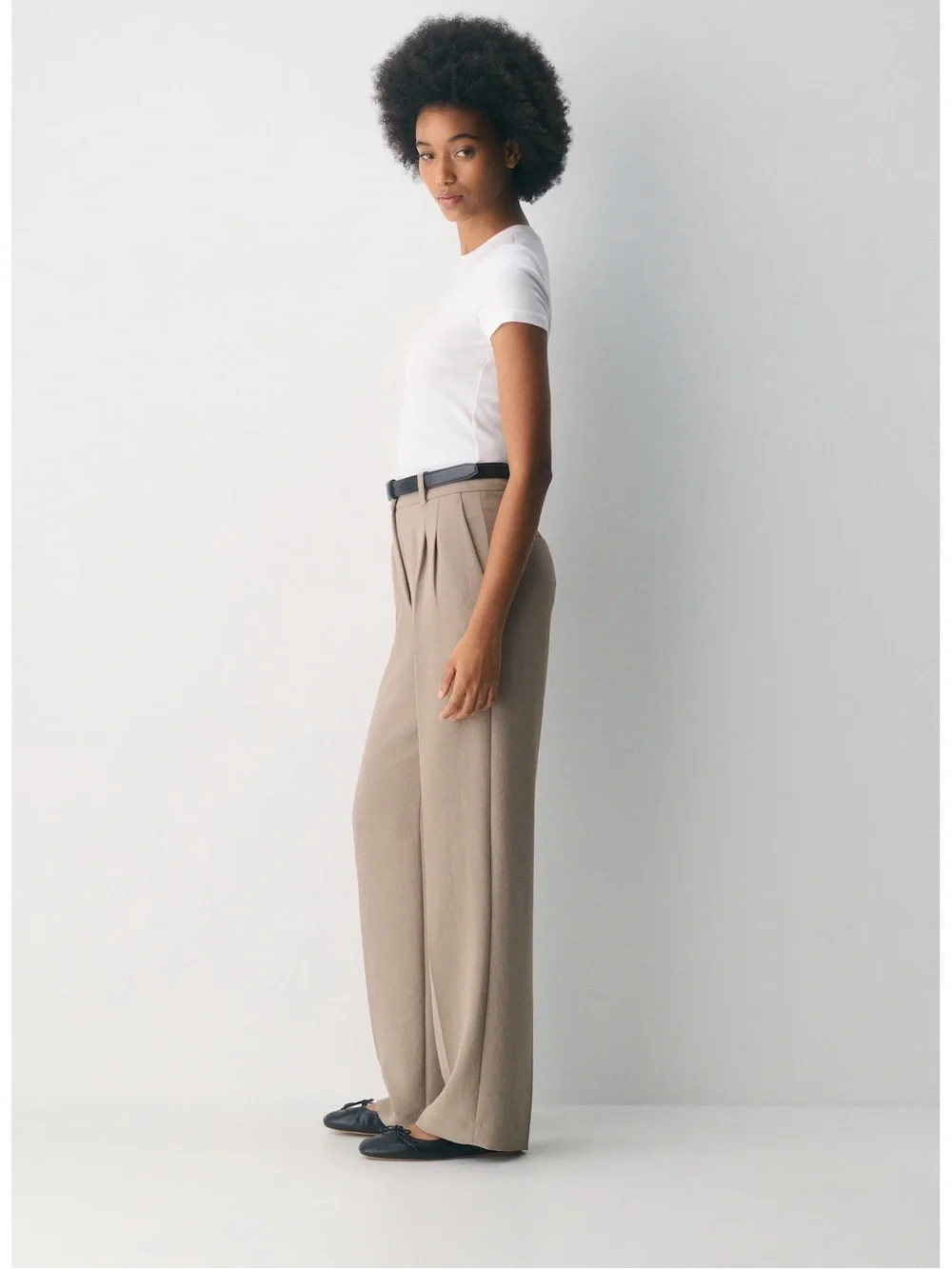 Aritzia The Effortless Pant Crepette High Rise Wide-Leg Trouser in Nomad Taupe